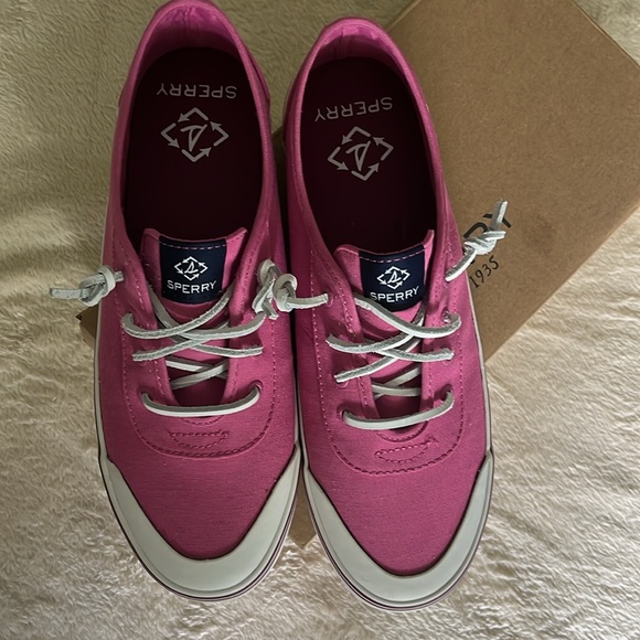 Sperry Woman 9.5 USA , lounge tennis shoes leather lace, sea rose, new with box - Picture 10 of 11